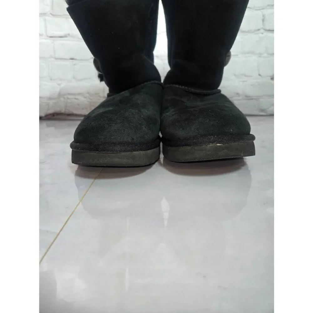 UGG bailey button